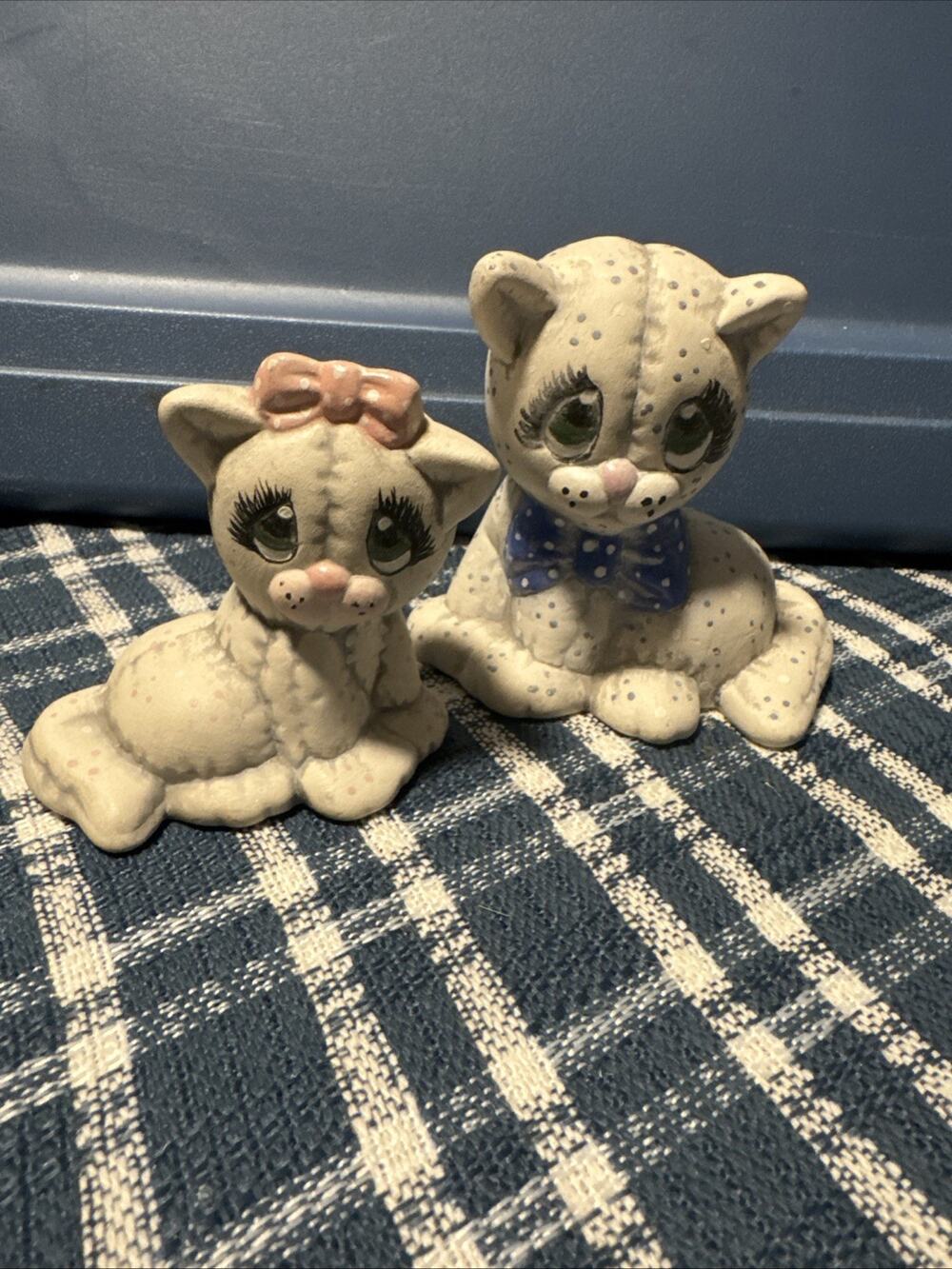 VTG Hand Painted Patchwork Look White Set Of 2 Kittens W/Bows Ceramic Figurines